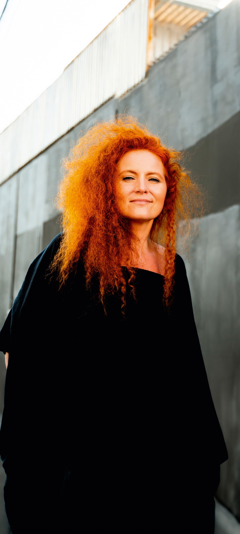 Martina Eisenreich studierte klassische Komposition an der Musikhochschule in München und komponiert vor allem für den Film. Ihre Kompositionen wurden vielfach ausgezeichnet, zuletzt erhielt sie für „Herrhausen – Der
Herr des Geldes“ den Deutschen Fernsehpreis. An der Arbeit für die Bühne schätzt sie, „dass die Noten erst mit den Spieler*innen zum Leben erwachen“.