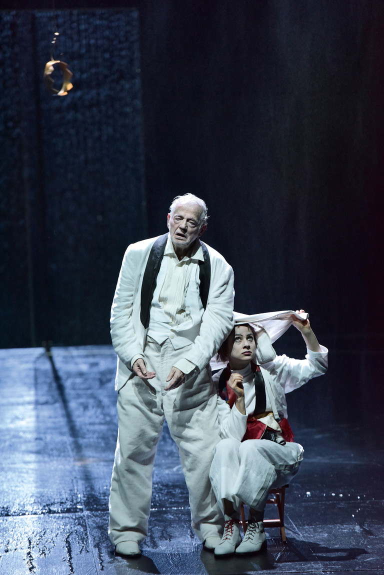König Lear. Die Titelfigur in Shakespeares Drama – hier 2018 in Stuttgart
mit Lea Ruckpaul – bezeichnet Martin Schwab als eine seiner
prägendsten Rollen.