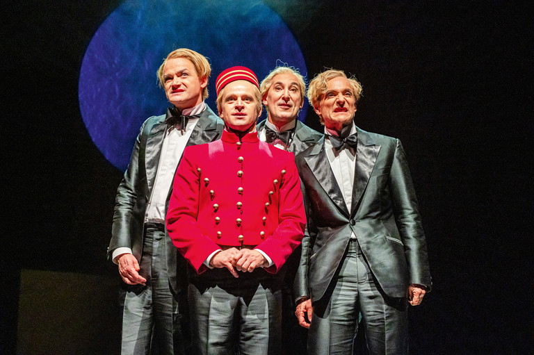 „Bekenntnisse des Hochstaplers Felix Krull“. Mit Roman Schmelzer,
Claudius von Stolzmann, Markus Kofler, Martin Niedermair (v. l.).