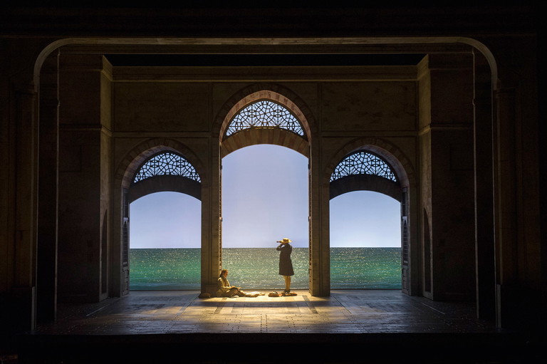 Die Entführung aus dem Serail. Inszenierung: David McVicar; Dirigent: Evan Rogister; mit Liv Redpath, Anthony León , Michael Mofidian.