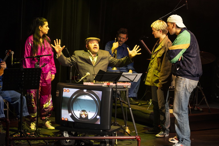 „Die verschissene Zeit“ ist noch bis 10. Januar im Kosmos Theater zu sehen. 