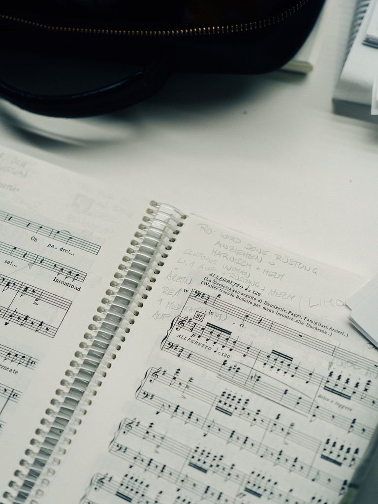Die Musik Verdis ist, wie wenn die Sonne scheint. Es ist magisch. Ich kann das manchmal
nicht erklären, aber ich höre etwas: Magie. – Philipp Grigorian, Regisseur