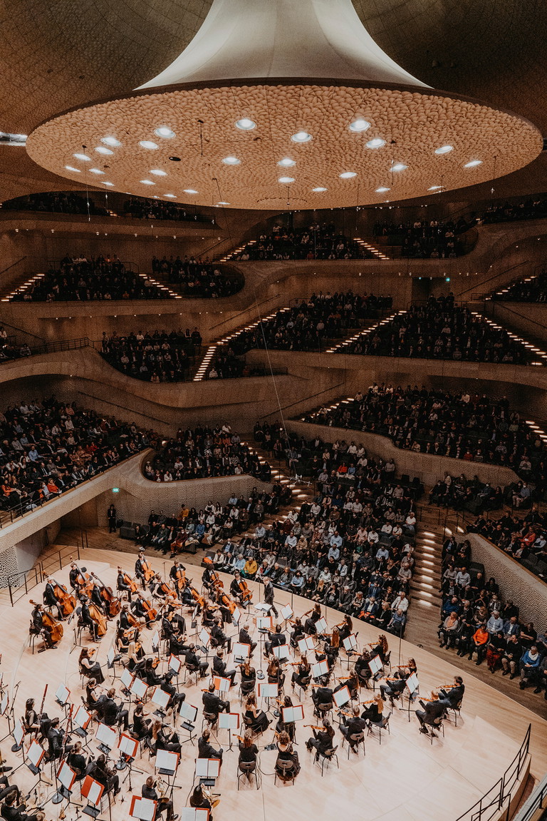 Die Elbphilharmonie
ist Konzerthaus, Kulturdenkmal und
Wahrzeichen der
Stadt. 
