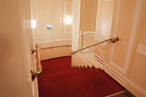 Seit 2012 gehört die Kammeroper, deren Repertoire von Barockopern bis zu Uraufführungen reicht, zum Theater an der Wien. Mit Ende der aktuellen Spielzeit muss der Betrieb aufgrund von Subventionskürzungen pausieren.