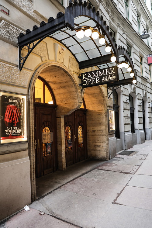 Seit 2012 gehört die Kammeroper, deren Repertoire von Barockopern bis zu Uraufführungen reicht, zum Theater an der Wien. Mit Ende der aktuellen Spielzeit muss der Betrieb aufgrund von Subventionskürzungen pausieren.