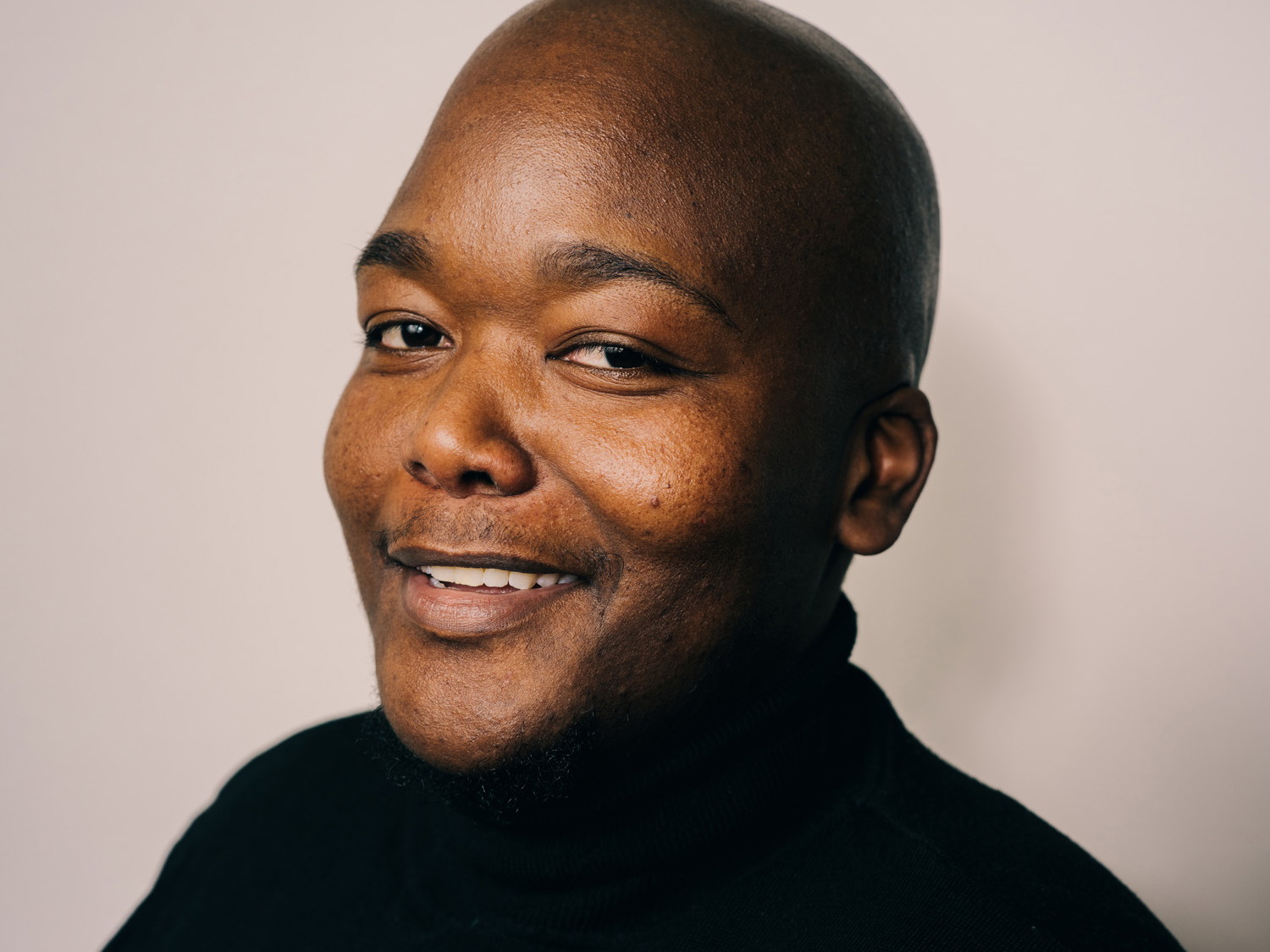 Der südafrikanische Tenor Katleho Mokhoabane singt Tito.