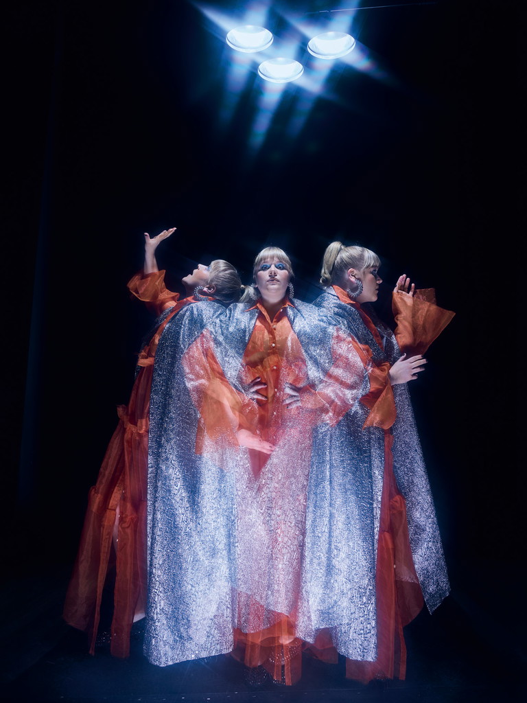 Stefanie REINSPERGER wurde 1988 in Baden bei Wien geboren und studierte bis 2011 am Max Reinhardt Seminar. Nach dem Studium wurde sie direkt ans Schauspielhaus Düsseldorf engagiert, danach arbeitete sie fest am Burgtheater, am Volkstheater Wien und am Berliner Ensemble. Seit der Spielzeit 2024/25 gehört sie wieder zum BURG-Ensemble.