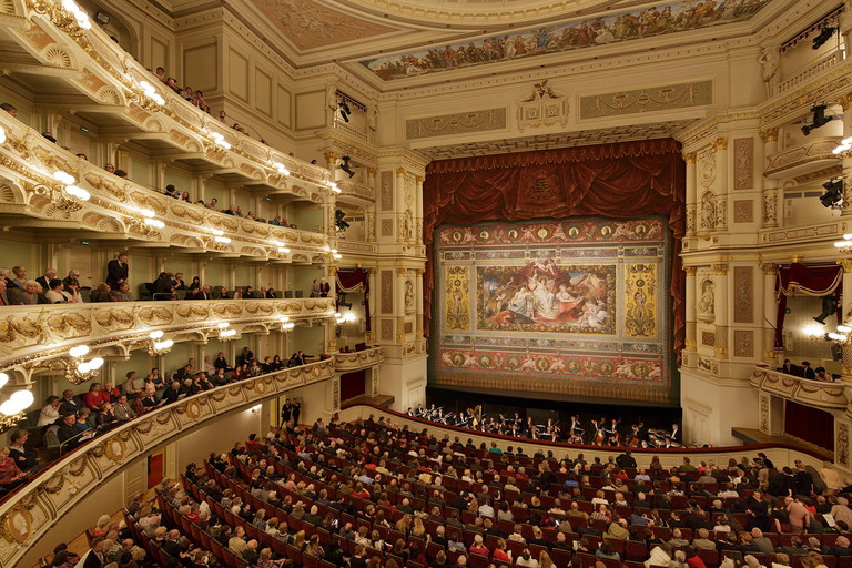 Die Semperoper am Theaterplatz ist ein Muss
für musikliebende Dresden-Besucher.