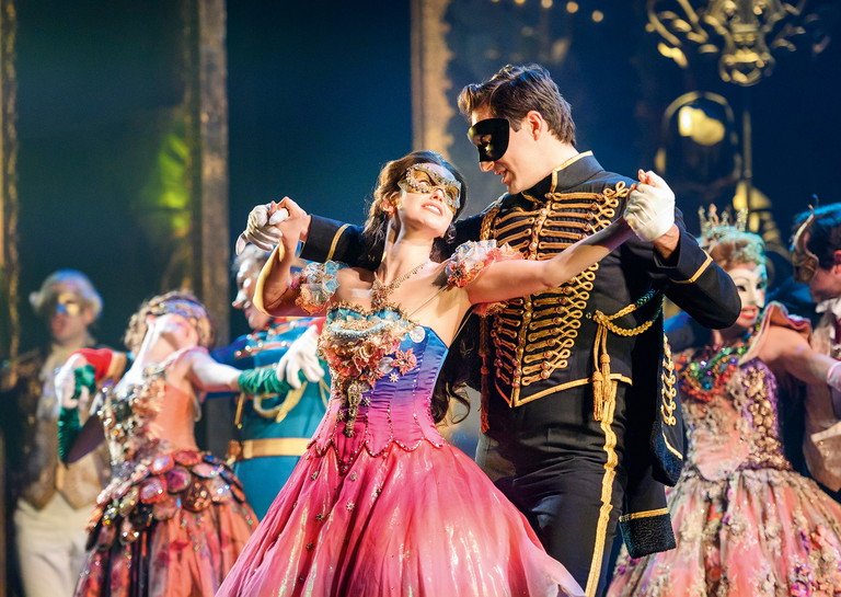 Lisanne Clémence Veeneman als Christina Daaé und Roy Goldman
in der Rolle ihres Geliebten Raoul, Vicomte de Chagny (u.)