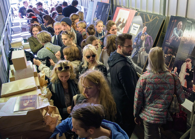 Der Kostüm-Flohmarkt.