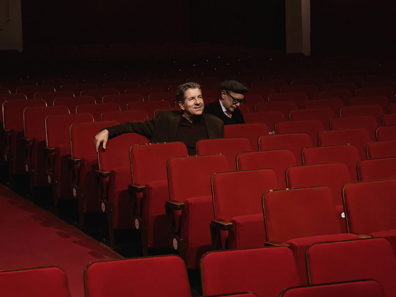 Beobachten aus dem Zuschauerraum: Regisseur Thomas Birkmeir und Chefdramaturg Gerald Maria Bauer.