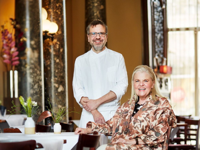 Küchenchef Christoph Schuch, Wirtin Veronika Doppler in ihrem Lokal.