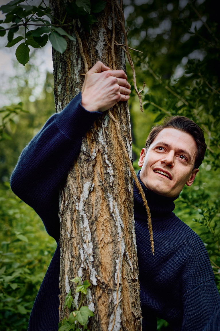 Valentin SPÄTH kann nach eigenen Angaben fast jede Melodie pfeifen. Er war bereits mehrfach im Theater der Jugend zu
sehen, zuletzt in „Der
überaus starke Willibald“.
In „Wolf“ spielt er drei
verschiedene Rollen.