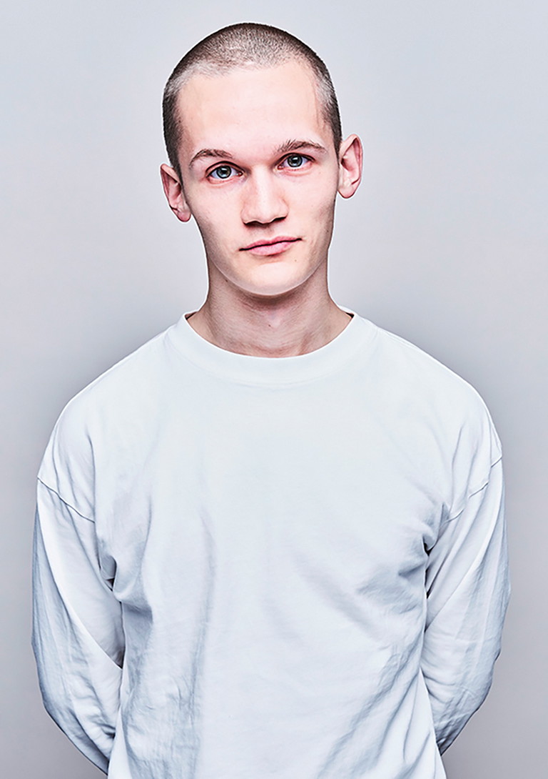 Tristan WITZEL spielt
Harri, Heinrichs Sohn.
