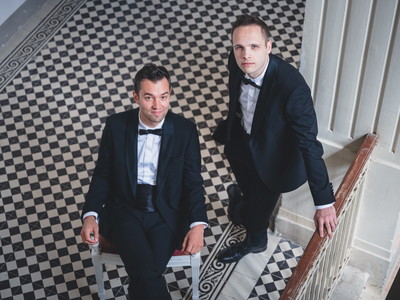 Nils Strunk und Lukas Schrenk bringen ihre erste Operette auf die Bühne.