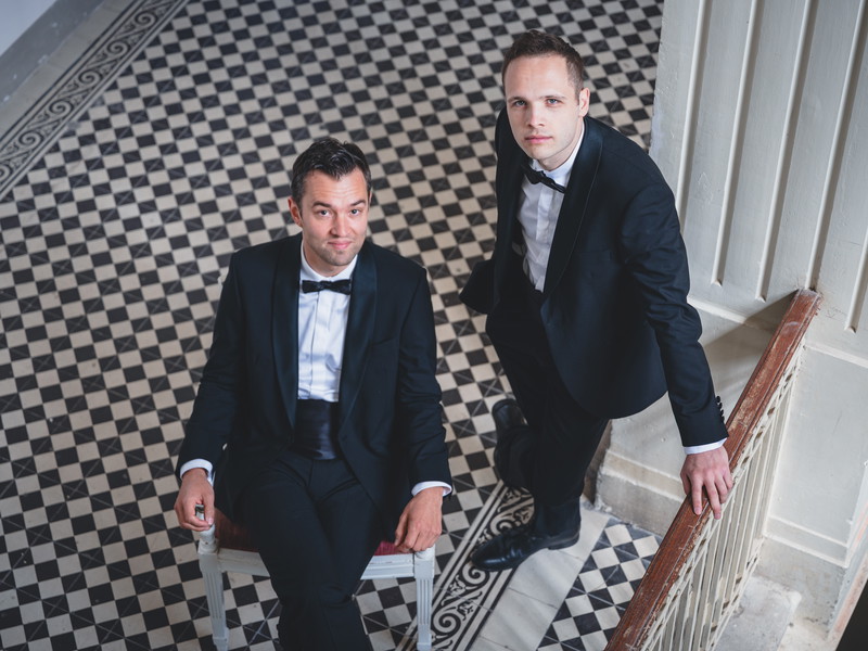 Nils Strunk und Lukas Schrenk bringen ihre erste Operette auf die Bühne.