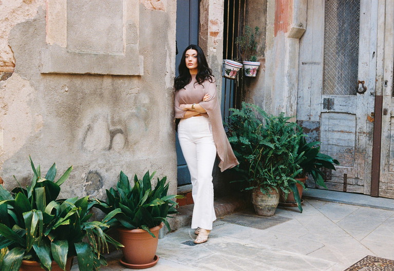 Ein Hinterhof
in Barcelona
als Setting für das
BÜHNE-Shooting.