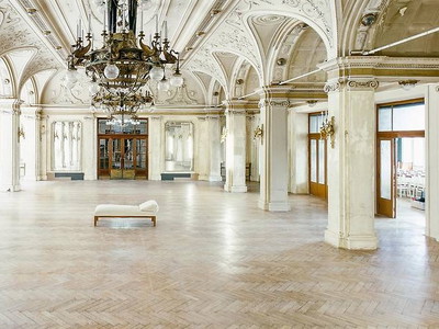Der Speisesaal im Südbahnhotel ist einer der Spielorte von „Krieg und Frieden“.
