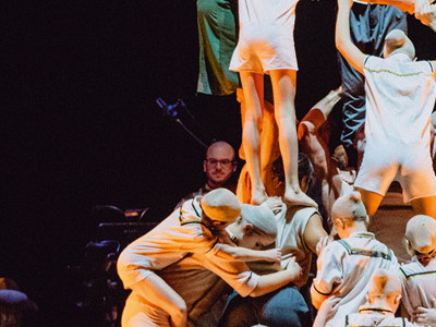 Gemeinsam spannen Franui und Circa Contemporary Circus ihr Mahlerversum auf.