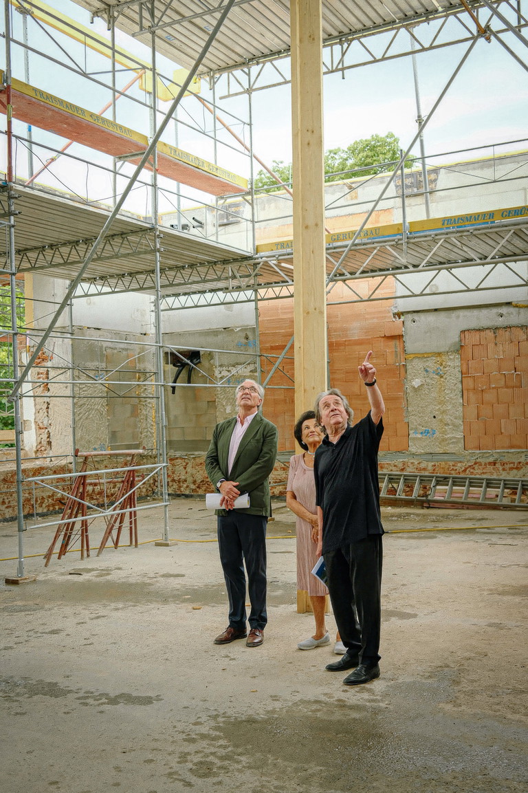 Baustellenbesichtigung: Rudolf und Agnes
Buchbinder mit Tassilo Metternich-Sándor.