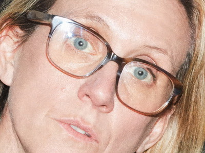 Johanna Lakner studierte Fashion und Visual Arts, ehe sich ihr Interesse in Richtung Theater und Oper verlagerte.