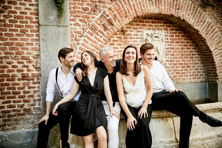 Das Ensemble Los Paladines mit seinem Gründer Christof Loy.
