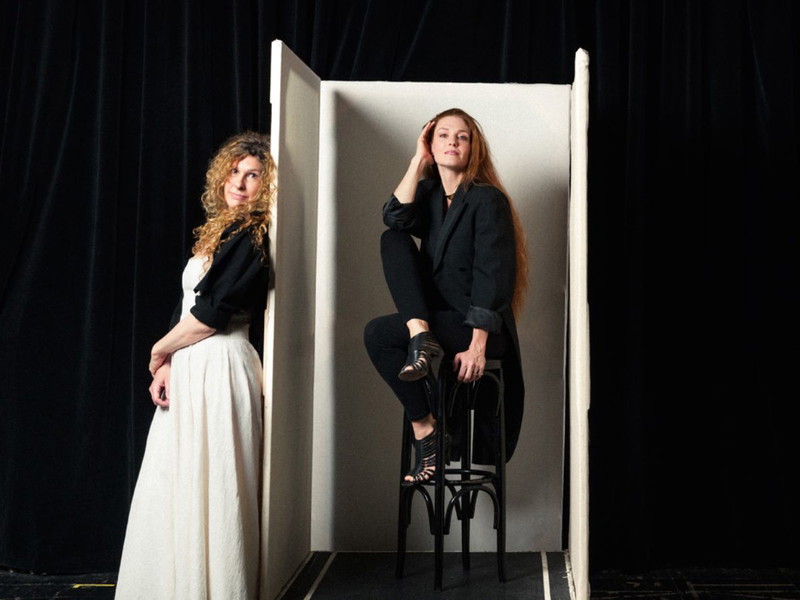 Lotte de Beer (l.) inszeniert, Wallis Giunta (r.) singt.
