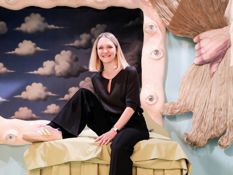 Anna BERNREITNER studierte Musiktheaterregie an der mdw, realisierte als Regisseurin und Produzentin zahlreiche Opernprojekte im öffentlichen Raum, inszenierte u. a. am Theater an der Wien, am Opernhaus Zürich und an der Opéra national de Lorraine in Nancy und kommt im Herbst mit „Karussell“ ins Wiener NEST.