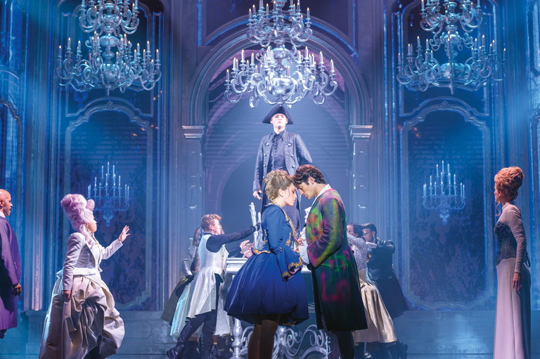 Erfolgstrio. Moritz Mausser (hinten), Nienke Latten und Fabio Diso in ihren Rollen in „Maria Theresia – Das Musical“ als Friedrich von Preußen, Maria Theresia und Franz Stephan.