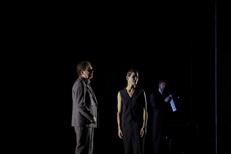 Tartuffe_Maertens_Beglau_Sneesby(c)Tommy Hetzel_BURG.jpg