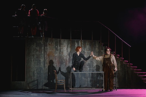 Kinderchor (Conférencier), Bettina Mönch (Roxie Hart), Jakob Semotan (Amos Hart), Ursula Pfitzner (Mary Sunshine)