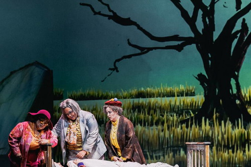 Jasmin White (Dritte Dame), Katia Ledoux (Zweite Dame), Hedwig Ritter (Erste Dame), David Kerber (Tamino)