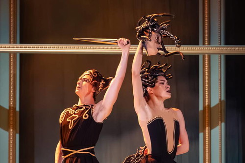 Olivia Poropat (Medusa), Adrien Fougeres (Perseus)