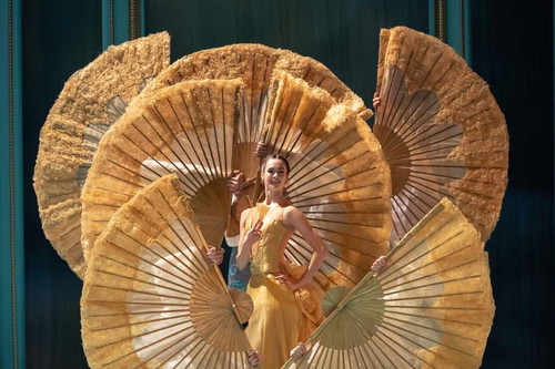 Elena Bottaro (Marie Antoinette), Ensemble
