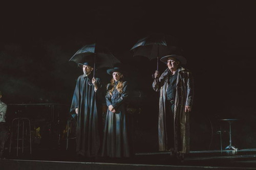 Stefan Cerny (Escamillo), Julia Edtmeier (Micaëla), Florian Carove (Morales)
