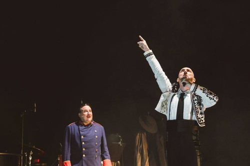 Florian Carove (Morales), Stefan Cerny (Escamillo)
