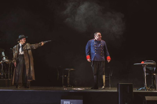 Julia Edtmeier (Dancaïro), Florian Carove (Morales)