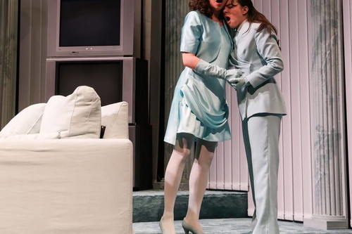 Chelsea Guo (Servilia), Aleksandra Dimić (Annio)