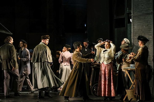 Trevor Haumschilt-Rocha (Marcello), Alexander Fritze (Colline), Jenish Ysmanov (Rodolfo), Hedwig Ritter (Mimì), Chor der Volksoper Wien