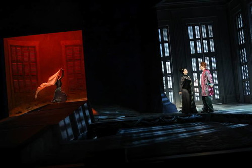 Probenfoto: Astrid Kessler (Salome), Ursula Pfitzner (Herodias), Wolfgang Ablinger-Sperrhacke (Herodes)