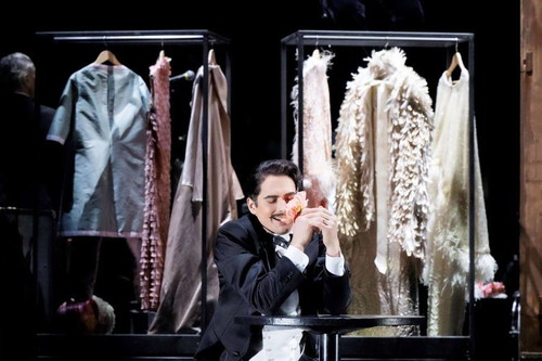 Alexandre Beuchat (Edwin Ronald), Jakob Semotan (Bonifaz Graf Káncsiánu)