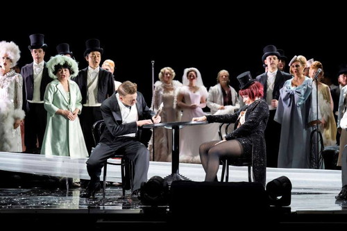 Daniel Schmutzhard (Edwin Ronald), Ursula Pfitzner (Sylva Varescu), Chor der Volksoper Wien