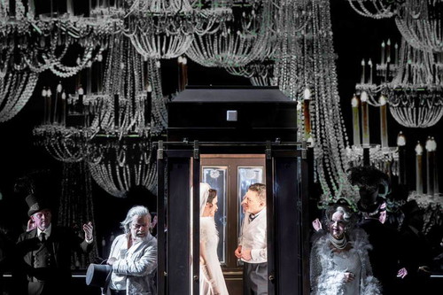 Roland Koch (Leopold Maria Fürst von und zu Lippert-Weylersheim), Theresa Dax (Anastasia Komtesse Eggenberg), Daniel Schmutzhard (Edwin Ronald), Regula Rosin (Anhilte)